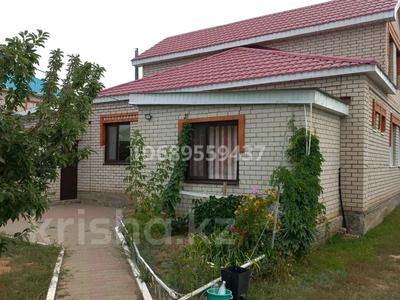 Отдельный дом · 7 комнат · 172.2 м² · 8 сот., мкр Жастар 2, Саяхат — Находится возле школы и садика за 33 млн ₸ в Актобе, жилой массив Жанаконыс