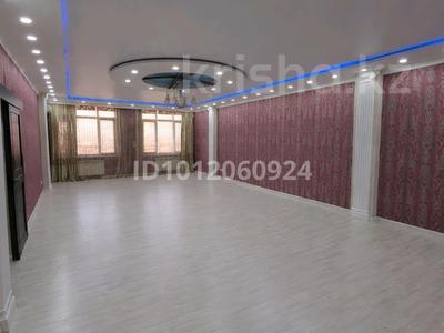 4-комнатная квартира · 180 м², 29-й мкр 24 за 270 000 〒 в Актау