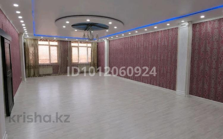 4-бөлмелі пәтер · 180 м², 29-й мкр 24, бағасы: 270 000 ₸ в Актау — фото 2