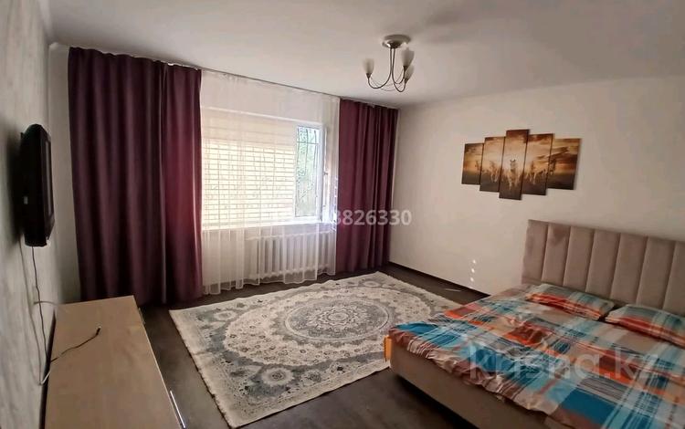 1-комнатная квартира · 42 м² · 1/5 этаж, мкр Юго-Восток, Мкр Юго-Восток, мкр Гульдер 2 10 за 160 000 ₸ в Караганде, Казыбек би р-н — фото 2