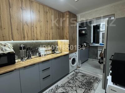 3-бөлмелі пәтер · 65 м² · 2/5 қабат, 17-й микрорайон, 17-й микрорайон 12 — Еримбетова, бағасы: 28 млн ₸ в Шымкенте, Аль-Фарабийский р-н