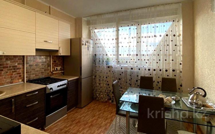 3-комнатная квартира, 76 м², 4/9 этаж, Каныша Сатпаева 93 — Розыбакиева