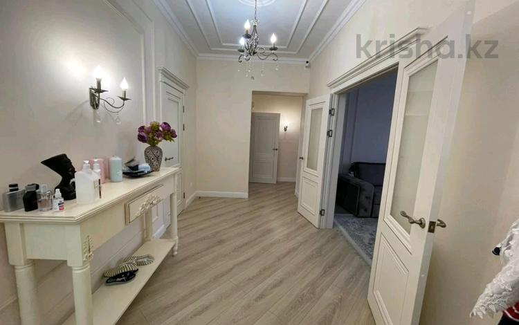 4-комнатная квартира · 150 м² · 2/5 этаж, Улыдала 62 за 500 000 ₸ в Астане, Есильский р-н — фото 2