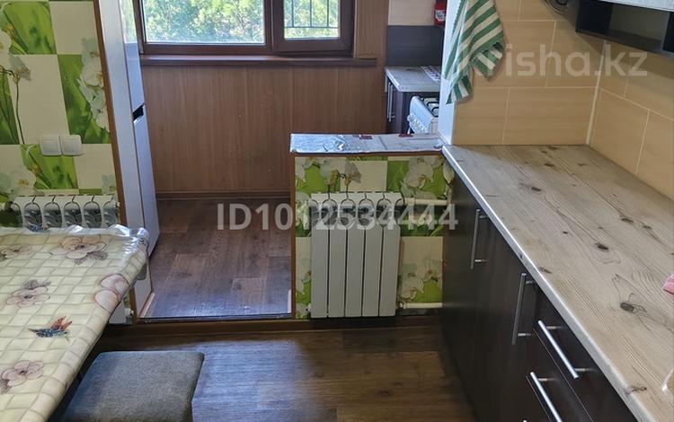 2-комнатная квартира · 50 м² · 5/5 этаж, 12-й микрорайон, 12-й микрорайон 30 — Жибек жолы за 140 000 ₸ в Шымкенте, Енбекшинский р-н — фото 2