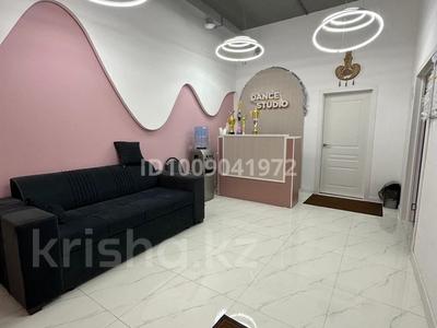 Свободное назначение, магазины и бутики, общепит, салоны красоты, фитнес и спорт, медцентры и аптеки, образование, развлечения, кабинеты и рабочие места, студии · 178 м² за 900 000 ₸ в Шымкенте, Абайский р-н