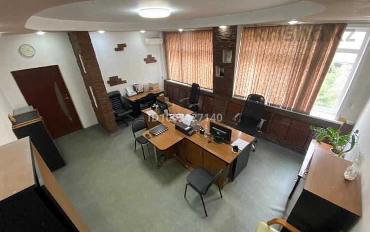 Свободное назначение, офисы, магазины и бутики, склады, кабинеты и рабочие места · 1317 м² за 699 000 〒 в Петропавловске — фото 2