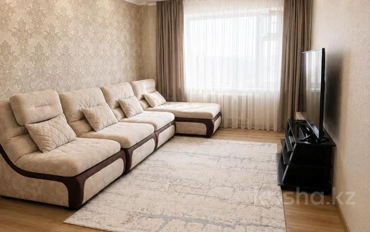 3-комнатная квартира · 86.3 м² · 11/12 этаж, мкр Юго-Восток, Республики — Ледовый дворец спорта "Караганда-Арена", Карагандинская городская мечеть №1 за 34.5 млн ₸ в Казыбек би р-н — фото 2
