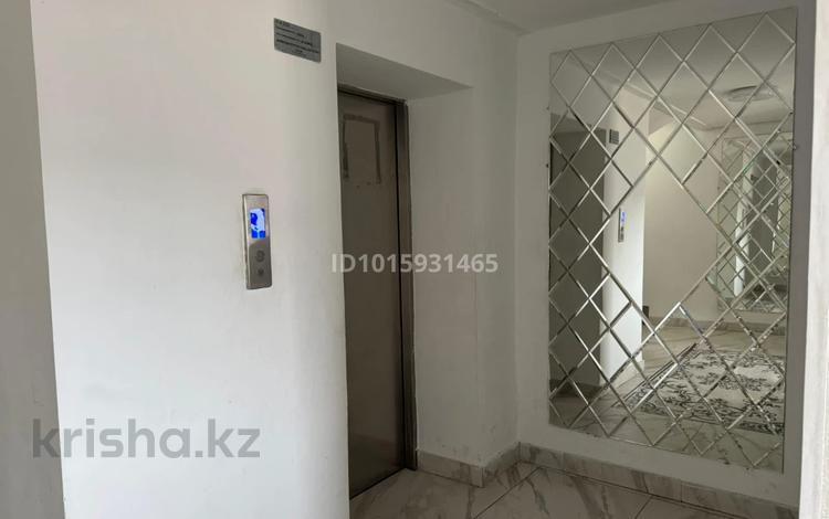 3-бөлмелі пәтер · 130 м² · 6/7 қабат, Алтын орда ш/а. 21в, бағасы: 54 млн ₸ в Актобе, мкр. Алтын орда — фото 2