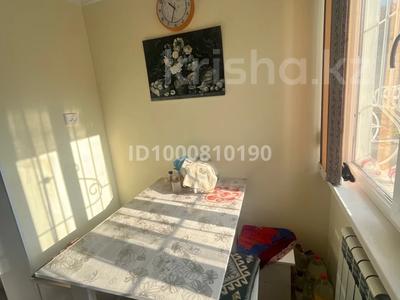 3-бөлмелі пәтер · 54 м² · 1/2 қабат, Казыбек би 99, бағасы: 15 млн ₸ в Ленгере