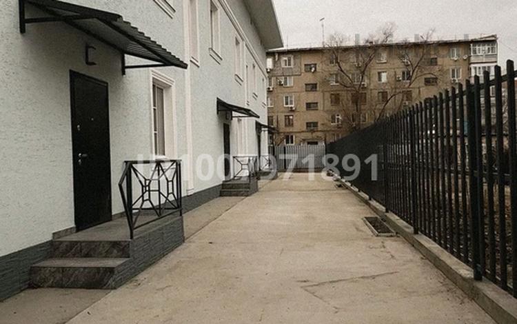 Отдельный дом · 5 комнат · 170 м², Петровского — Возле обл.роддома, на набережной за 600 000 〒 в Атырау — фото 2