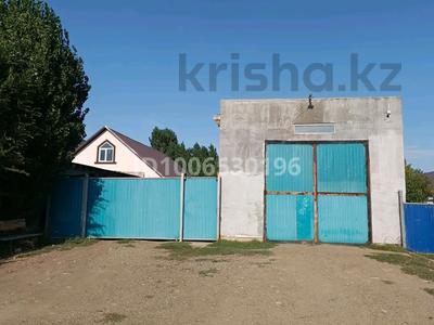 Отдельный дом · 3 комнаты · 90 м² · 600 сот., Геофизик 1 53 — Заправка лидер за 29 млн ₸ в Актобе, мкр Акжар