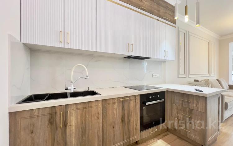 2-комнатная квартира · 45 м², Кабанбай Батыра — Байзакова за 56 млн ₸ в Алматы, Алмалинский р-н — фото 3