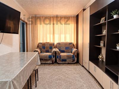 4-комнатная квартира · 61 м² · 3/5 этаж, Майкудук, 15й микрорайон за 11.5 млн ₸ в Караганде, Алихана Бокейханова р-н