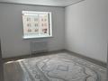 2-комнатная квартира · 62 м² · 1/5 этаж, мкр. Алтын орда, Алтын Орда — Дом расположен в очень удобном месте: прямо рядом находятся школа, детский сад, минимаркеты и гипермаркет «Анвар» — всё в шаговой доступности. Квартира в доме 2026 года постройки, абсолютно новая, ранее никто не проживал. за 180 000 ₸ в Актобе — фото 2