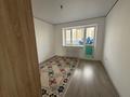 2-комнатная квартира · 62 м² · 1/5 этаж, мкр. Алтын орда, Алтын Орда — Дом расположен в очень удобном месте: прямо рядом находятся школа, детский сад, минимаркеты и гипермаркет «Анвар» — всё в шаговой доступности. Квартира в доме 2026 года постройки, абсолютно новая, ранее никто не проживал. за 180 000 ₸ в Актобе — фото 4