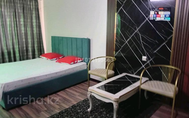 1-комнатная квартира · 29 м² · 1/5 этаж, Бектурганова,Тихии район — Есенова,маг Азамат, Мансур,баня Акжол за 1 500 ₸ в  — фото 2