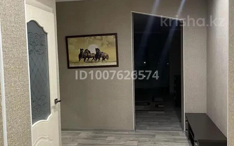 2-комнатная квартира · 90 м² · 18/25 этаж, мкр 11 112 за 300 000 〒 в Актобе — фото 10