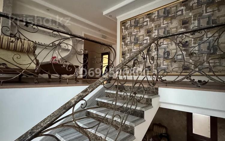 Отдельный дом · 10 комнат · 500 м² · 14 сот., мкр Жеруйык, Магжан Жумабаев — Карабалина за 180 млн 〒 в Атырау — фото 2