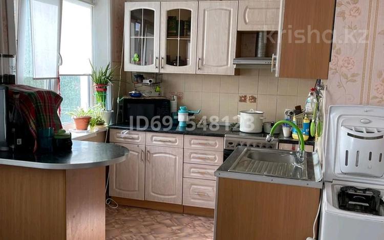 4-бөлмелі пәтер · 61 м² · 3/5 қабат, Калмыкова ( Спортивный переулок) 1 2 — Стадион Металлург, бағасы: 16 млн ₸ в Балхаше — фото 12