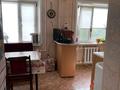 4-бөлмелі пәтер · 61 м² · 3/5 қабат, Калмыкова ( Спортивный переулок) 1 2 — Стадион Металлург, бағасы: 16 млн ₸ в Балхаше — фото 12