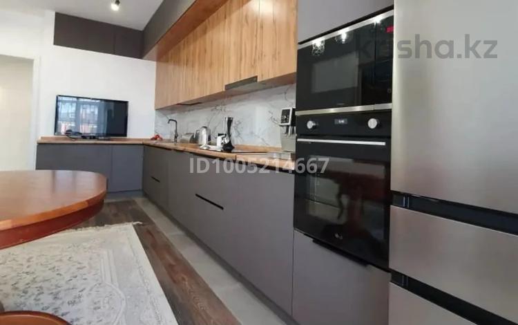 4-комнатная квартира · 140 м² · 5/5 этаж, Гоголя 56/4 за 480 000 〒 в Караганде, Казыбек би р-н — фото 2