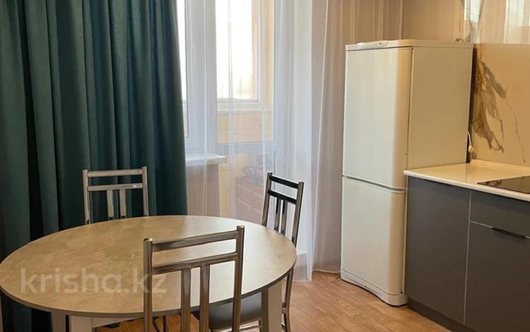 1-комнатная квартира · 40 м² · 17/17 этаж, мкр Юго-Восток, Момышулы 24 за 13 000 ₸ в Караганде, Казыбек би р-н — фото 2