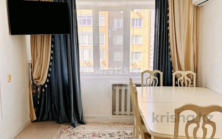 2-комнатная квартира · 56 м² · 5/5 этаж, мкр Кунаева 52 за 20 млн 〒 в Уральске — фото 3