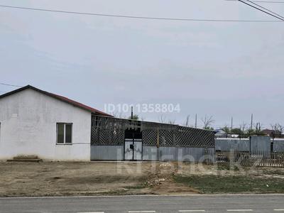 Отдельный дом · 3 комнаты · 80 м² · 8 сот., Зәмзәм Есжанова 39а — Больница, магазин, фок за 7 млн 〒 в 