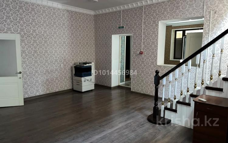 Офисы, образование, кабинеты и рабочие места · 220 м² за 500 000 ₸ в Шымкенте, Каратауский р-н — фото 2