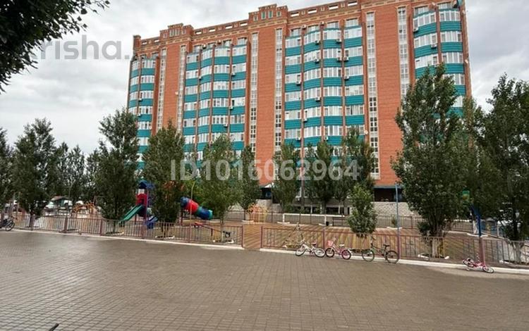 2-комнатная квартира · 100 м² · 1/9 этаж, мкр. Алтын орда, Сактаган Баишев 7А за 250 000 ₸ в Актобе — фото 2