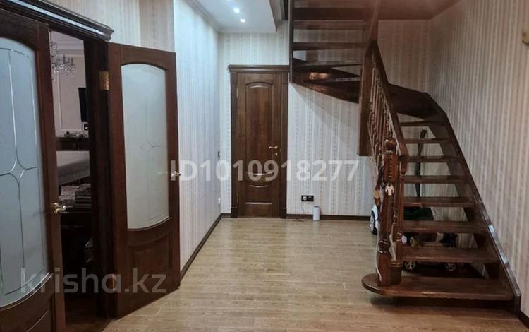 4-комнатная квартира · 200 м² · 14/15 этаж, Омарова 10 за 72 млн 〒 в Астане, р-н Байконур — фото 2