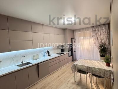 3-бөлмелі пәтер · 90 м² · 1/5 қабат, мкр Строитель, бағасы: 47 млн 〒 в Уральске