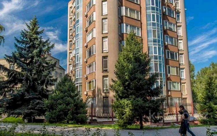 3-бөлмелі пәтер · 180 м² · 3/9 қабат, Уалиханова — Жамбыла, бағасы: 777 777 ₸ в Алматы, Медеуский р-н — фото 22