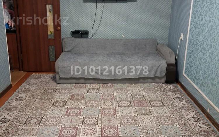 2-комнатная квартира · 47 м² · 3/5 этаж, мкр 5 96/2 — Рядом 2 гос садика,№19школа ,поликлиника Куаныш ,детская поликлиника . за 13 млн ₸ в Актобе — фото 2