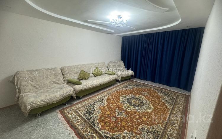 3-комнатная квартира, 64 м², 4/5 этаж помесячно, Самал 21 за 150 000 〒 в Талдыкоргане, мкр Самал — фото 2