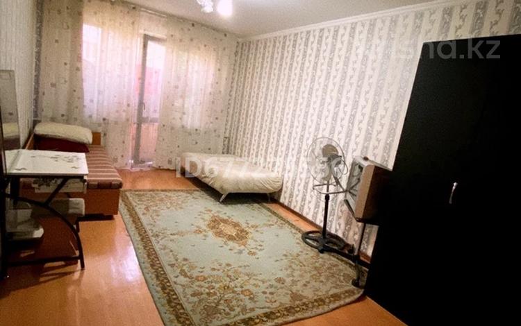 1-комнатная квартира, 32 м², 4/4 этаж посуточно, 5 микрорайон 19 за 9 000 〒 в Алматы — фото 2