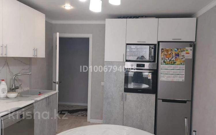 4-комнатная квартира · 84 м² · 2/5 этаж, 1-й квартал, 2-й квартал 18 за 10 000 〒 в Караганде, Алихана Бокейханова р-н — фото 2