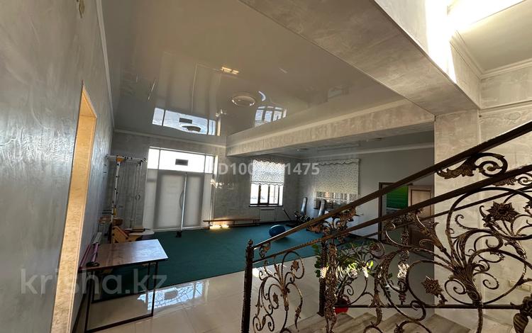 Свободное назначение, офисы, салоны красоты, бани, гостиницы и зоны отдыха, фитнес и спорт, медцентры и аптеки, образование, развлечения, кабинеты и рабочие места, студии · 470 м² за ~ 1.7 млн 〒 в Таразе — фото 2