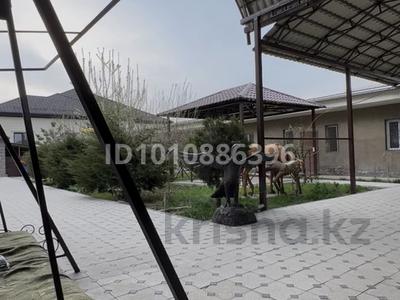 Отдельный дом · 8 комнат · 278 м² · 10 сот., мкр Мирас 515 — Угол улицы Кулыншакты и Бакконган за 150 млн 〒 в Шымкенте, Каратауский р-н