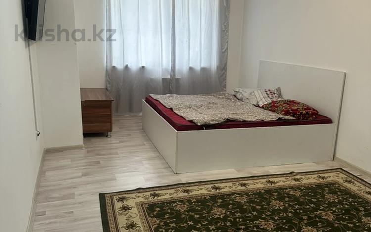 1-комнатная квартира, 45 м², 6/9 этаж помесячно, Тұран 2 64 а