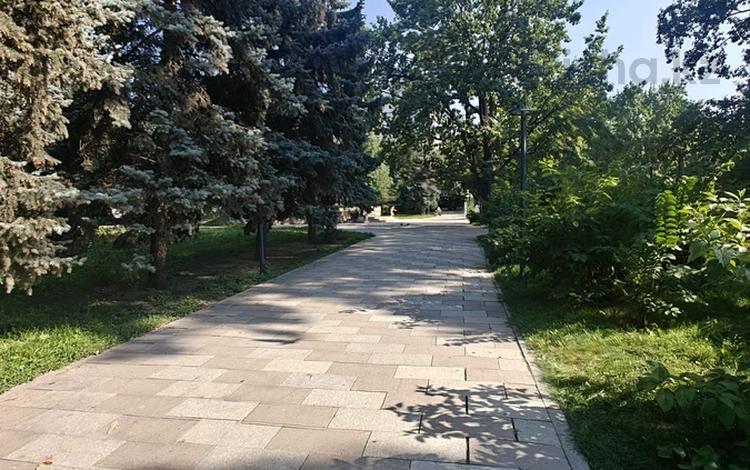Свободное назначение, офисы, магазины и бутики, салоны красоты, фитнес и спорт, медцентры и аптеки, образование · 150 м² за 1.4 млн ₸ в Алматы, Алмалинский р-н — фото 2