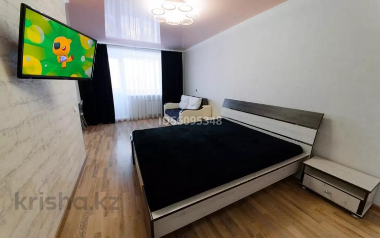 1-комнатная квартира · 40 м² · 3/5 этаж, проспект Бухар Жырау 75 за 12 000 〒 в Караганде, Казыбек би р-н — фото 2