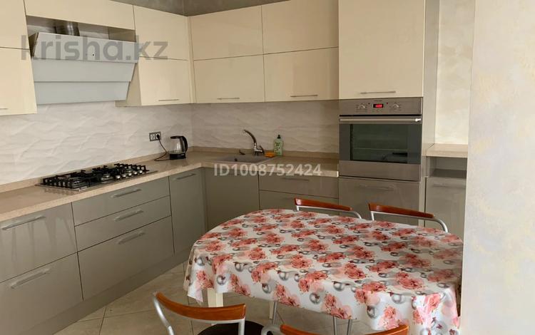 2-бөлмелі пәтер · 80 м² · 2/8 қабат, Кабанбай батыра 136, бағасы: 480 000 ₸ в Алматы, Алмалинский р-н — фото 2