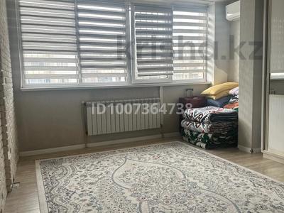 2-бөлмелі пәтер · 42.6 м² · 8/10 қабат, мкр Аксай-5 25 — Момышұлы-Жұбанова, бағасы: 34.9 млн ₸ в Алматы, Ауэзовский р-н