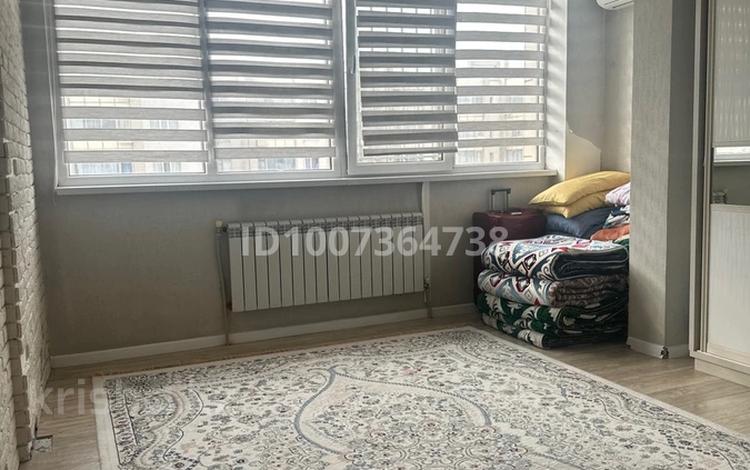 2-бөлмелі пәтер · 42.6 м² · 8/10 қабат, мкр Аксай-5 25 — Момышұлы-Жұбанова, бағасы: 34.9 млн ₸ в Алматы, Ауэзовский р-н — фото 2