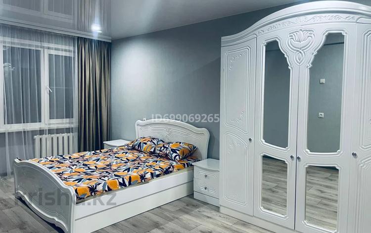 1-комнатная квартира · 32 м² · 2/5 этаж, Казахстан 82 за 10 000 ₸ в Усть-Каменогорске — фото 2
