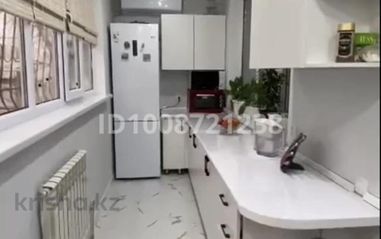 4-бөлмелі пәтер · 100 м² · 1/5 қабат, 8-й мкр, 8-ш/а. 12, бағасы: 35 млн ₸ в Актау — фото 2