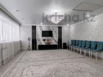 Жеке үй · 6 бөлме · 314.5 м² · 4.5 сот., улица Ермекова 7/1, бағасы: 62 млн ₸ в Уральске, мкр Школьник