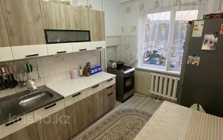 3-бөлмелі пәтер, 63.2 м², 2/9 қабат, мкр 11 — аз науырыз, бағасы: 20.5 млн 〒 в Актобе, мкр 11 — фото 16