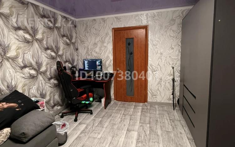 3-бөлмелі пәтер · 62.7 м² · 3/6 қабат, мкр 8 300/1 — Братьев Жубанова и Гришина, бағасы: 19 млн ₸ в Актобе — фото 2